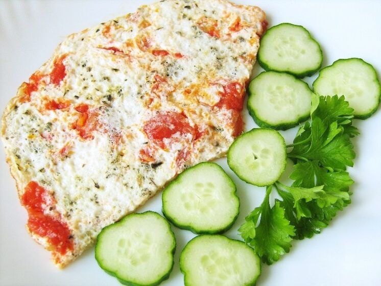 Protein omelette with cheese and vegetables - a delicious option for breakfast on a diet with eggs
