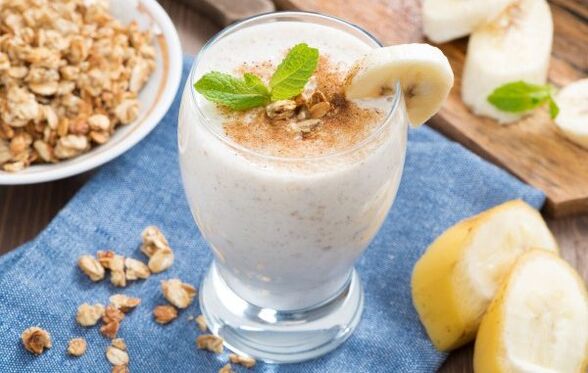 smoothie made from banana oatmeal